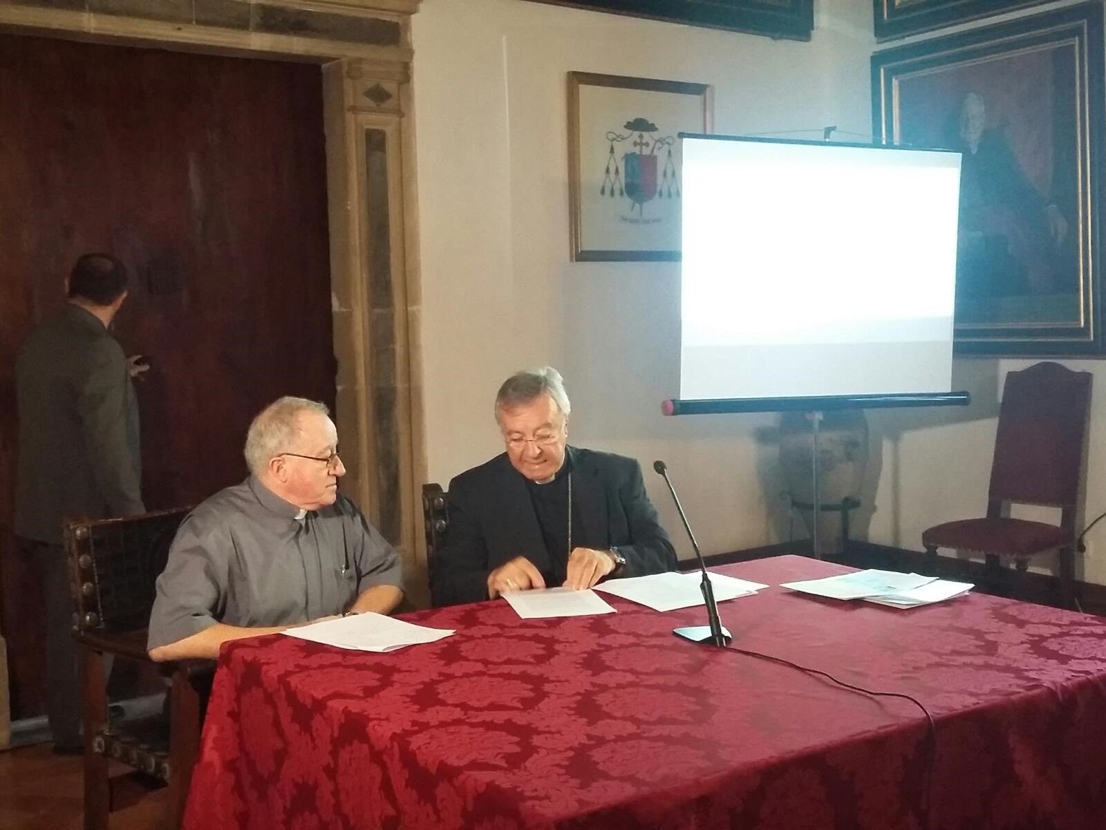 El obispo de Mallorca califica de "ayuda" la renta al expárroco pederasta El obispo de Mallorca califica de "ayuda" la renta al expárroco pederasta