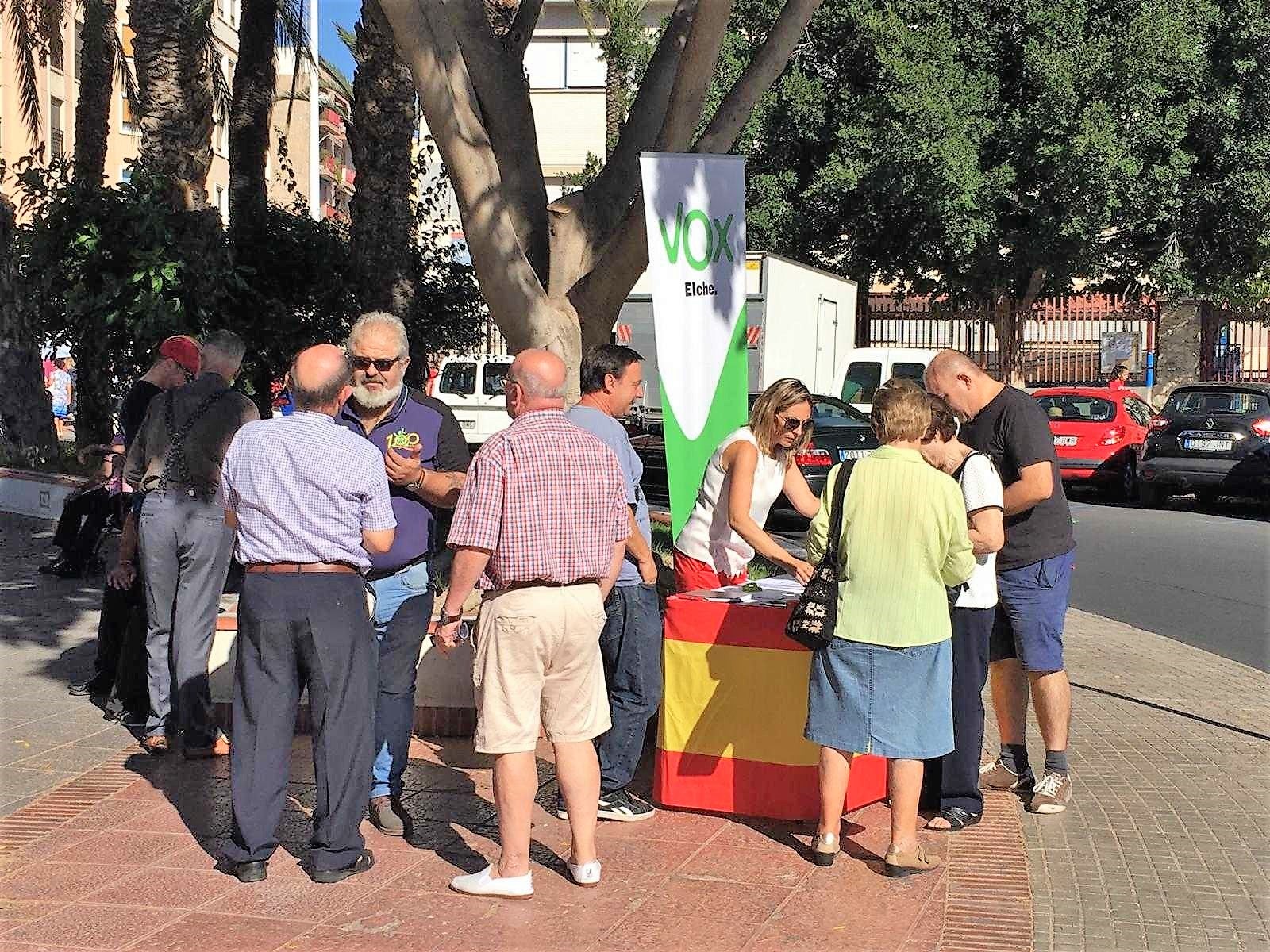 Vox Elche desplaza este domingo un autobús a Madrid para asistir al acto público convocado por la formación política Vox Elche desplaza este domingo un autobús a Madrid para asistir al acto público convocado por la formación política