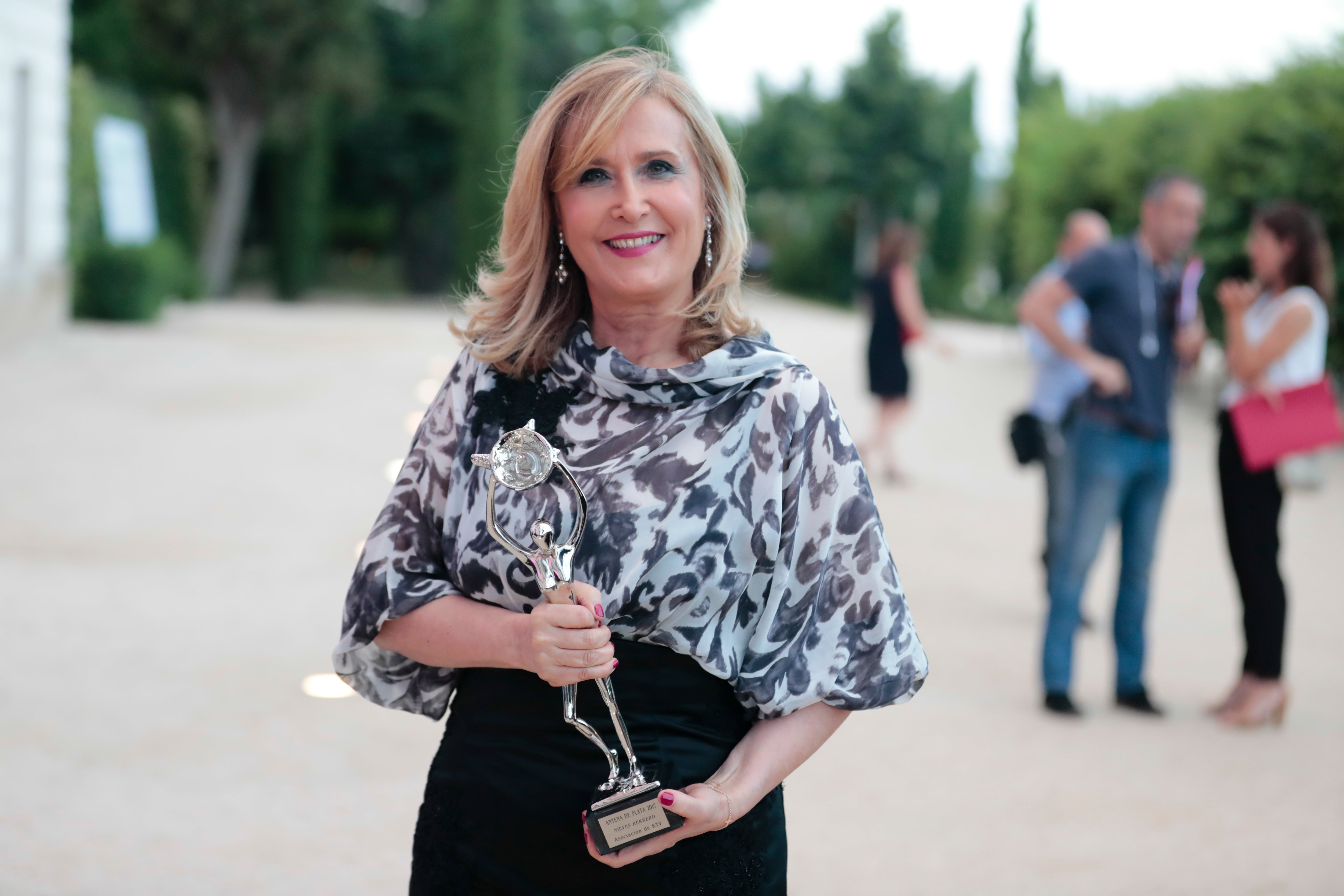 Nieves Herrero: "El 11M operaban a mi madre y tuve que decidir si estar con ella o ir a la radio a contarlo" Nieves Herrero: "El 11M operaban a mi madre y tuve que decidir si estar con ella o ir a la radio a contarlo"