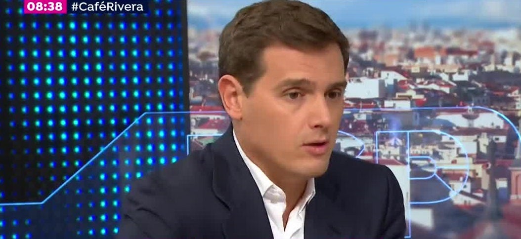 Rivera: "El señor Sánchez está callado porque como hable Torra le quita el helicóptero y las llaves de la Moncloa" Rivera: "El señor Sánchez está callado porque como hable Torra le quita el helicóptero y las llaves de la Moncloa"