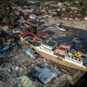 Fotografía aérea que muestra los daños causados por el terremoto y tsunami en Wani