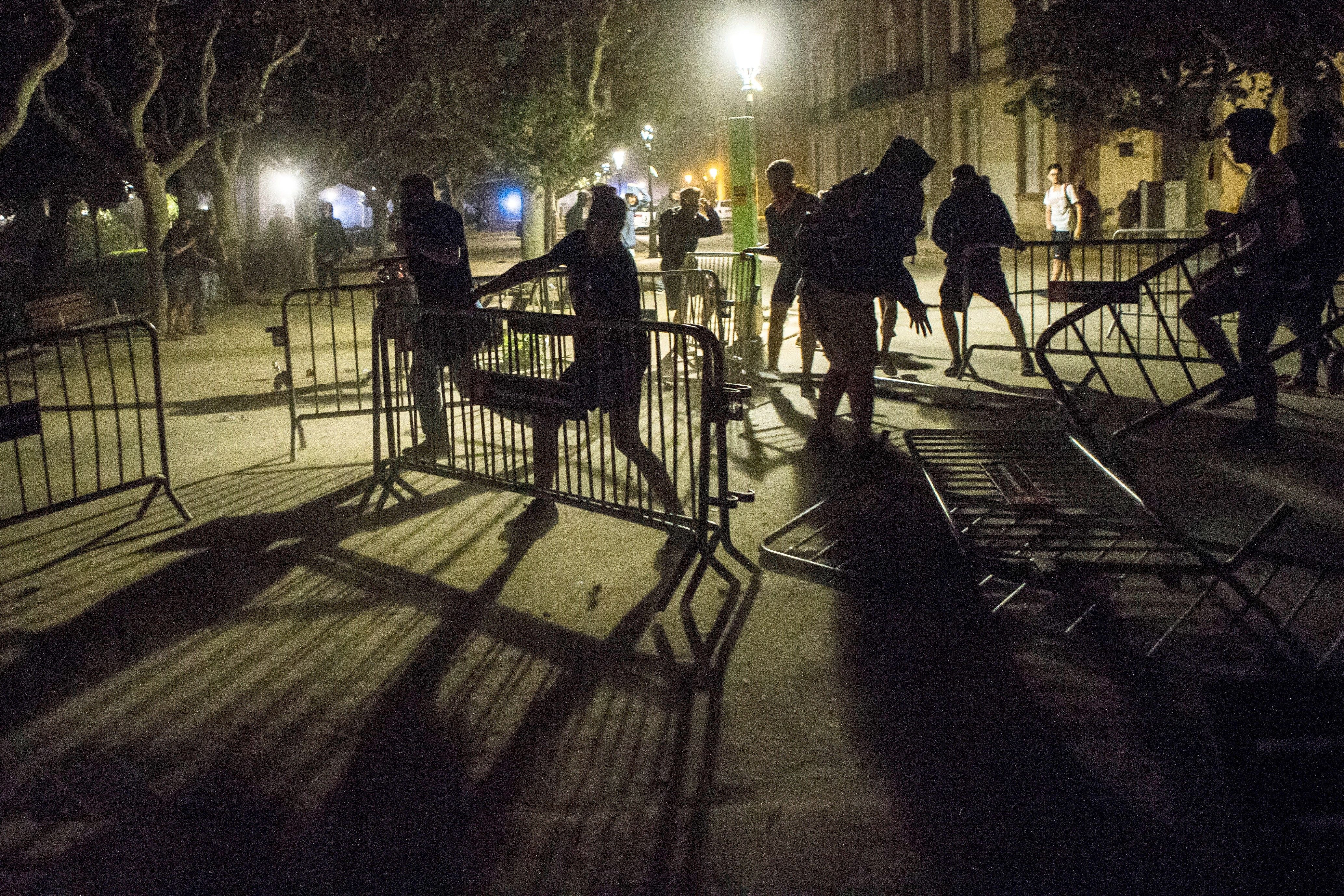 La tele con Monegal: La cobertura televisiva de los disturbios del Parlament La tele con Monegal: La cobertura televisiva de los disturbios del Parlament