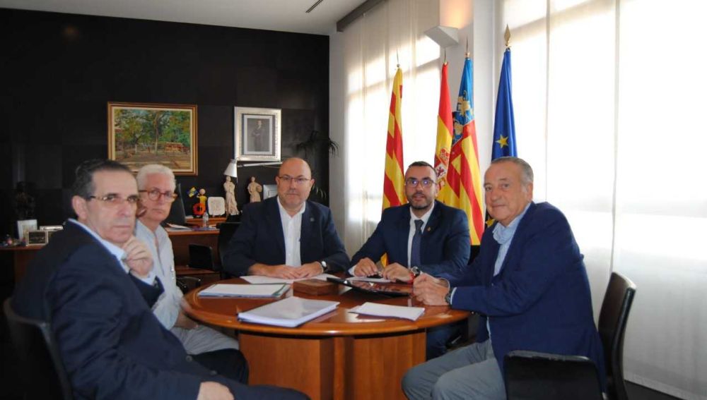 L´alcalde José Benlloch junt amb el regidor de Territori Emilio Obiol i el president del Villarreal Club de Futbol Fernando Roig. 