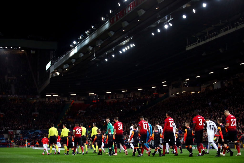 El Valencia rescata un empate de Old Trafford y logra su primer punto en la Champions League El Valencia rescata un empate de Old Trafford y logra su primer punto en la Champions League
