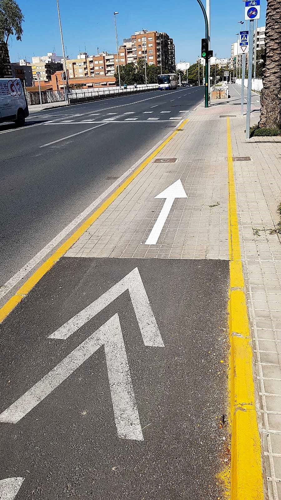 Margalló-Ecologistes en Acció critica la disposición final del carril bici en el puente del Ferrocarril de Elche Margalló-Ecologistes en Acció critica la disposición final del carril bici en el puente del Ferrocarril de Elche