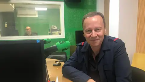 Rafa Villarino Rafa Villarino en los estudios de Onda Cero Ourense