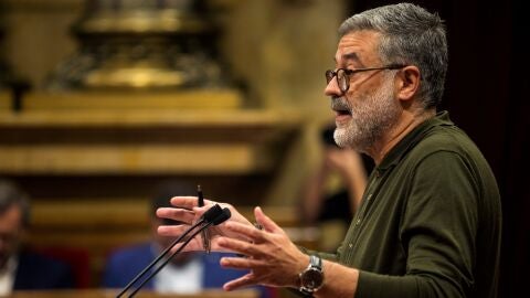 El diputado de la CUP Carles Riera, durante su intervenci&oacute;n