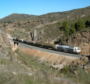 Tren de mercancías en Iznalloz (Granada) Tren de mercancías en Iznalloz (Granada)