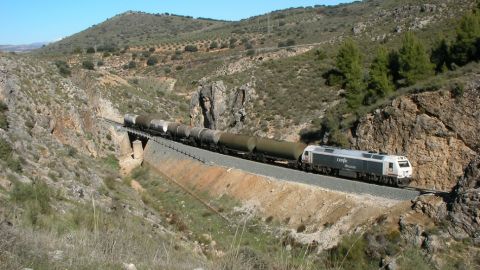 Tren de mercanc&iacute;as en Iznalloz (Granada)