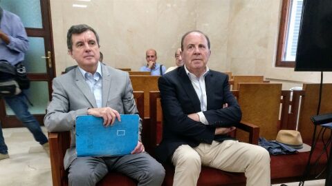Jaume Matas y Jos&eacute; Mar&iacute;a Rodr&iacute;guez en la Audiencia Provincial de Baleares