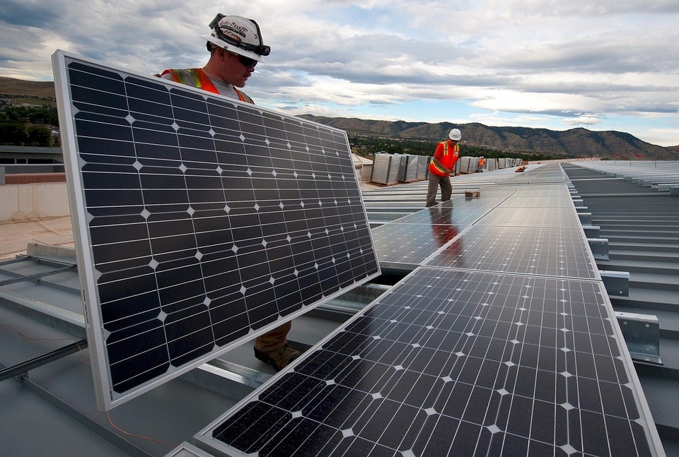 La brújula de la economía: La oportunidad de las energías renovables La brújula de la economía: La oportunidad de las energías renovables