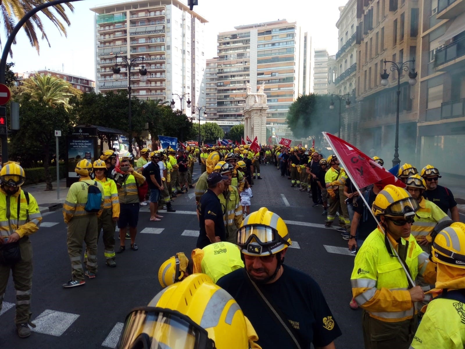 Los bomberos forestales en huelga de hambre confían en que la reunión de Puig y Sánchez desbloquee su situación Los bomberos forestales en huelga de hambre confían en que la reunión de Puig y Sánchez desbloquee su situación