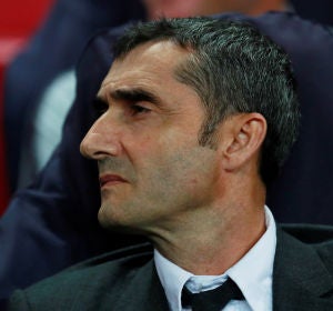 Ernesto Valverde observa desde el banquillo azulgrana Ernesto Valverde observa desde el banquillo azulgrana