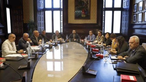 El pleno del Parlament, en el aire por disputa de JxCat y ERC por voto delegado