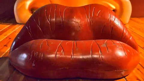 Sofá labios Dalí En el Museo de Dalí de Figueras