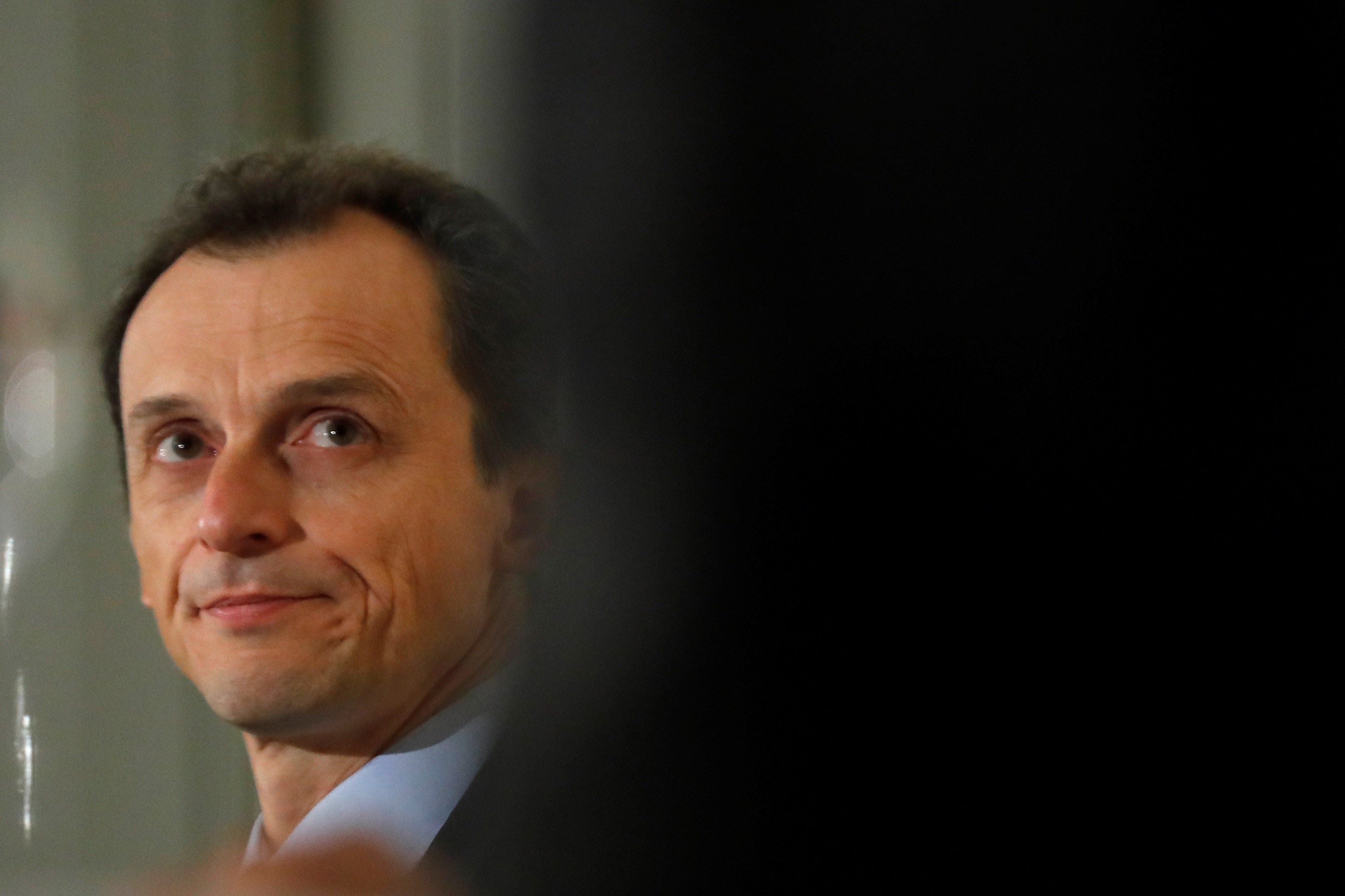 Pedro Duque publica un informe que concluye que pagó más impuestos al crear la sociedad para la compra de sus viviendas Pedro Duque publica un informe que concluye que pagó más impuestos al crear la sociedad para la compra de sus viviendas