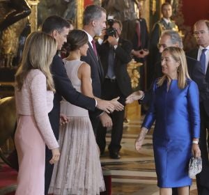 Los reyes Felipe VI y Letizia, junto al presidente del gobierno Pedro Sánchez y su mujer Begoña Gómez Los reyes Felipe VI y Letizia, junto al presidente del gobierno Pedro Sánchez y su mujer Begoña Gómez