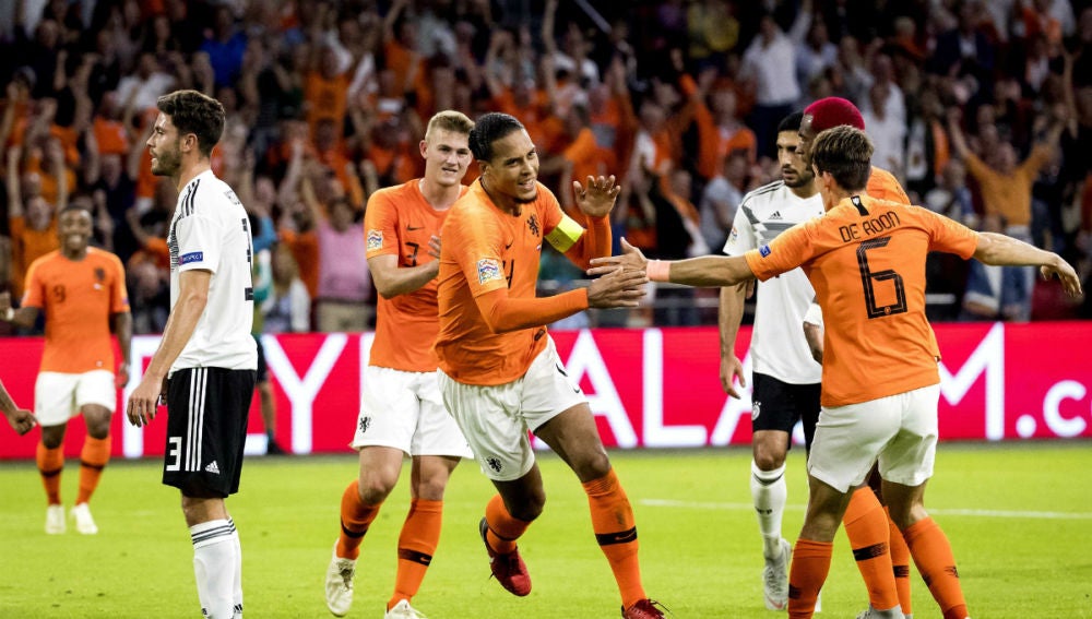 Holanda celebra un gol ante Alemania