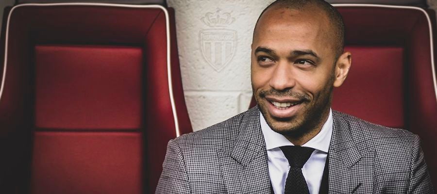 Thierry Henry, sonriente en su nuevo banquillo Thierry Henry, sonriente en su nuevo banquillo