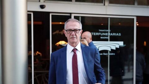 El ministro de Cultura, Jos&eacute; Guirao a su salida del tanatorio de San Isidro (Madrid) donde se encuentran los restos mortales de Eduardo Arroyo
