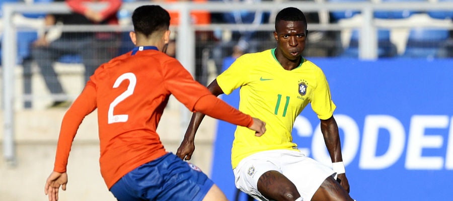 Vinicius encara a un rival Vinicius encara a un rival