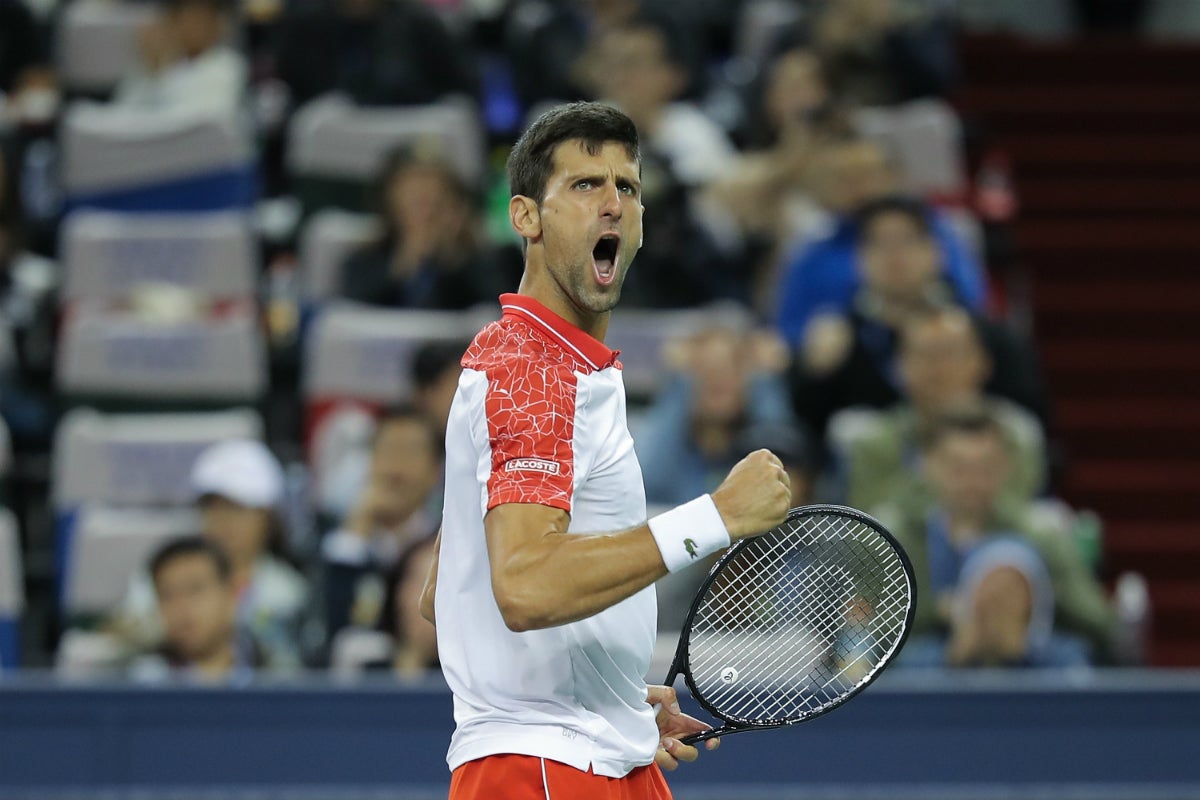 Djokovic supera a Federer camino de su quinto Masters de París Djokovic supera a Federer camino de su quinto Masters de París