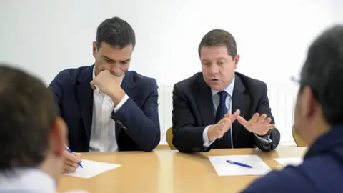 Pedro Sánchez y Emiliano García-Page en una imagen de archivo Pedro Sánchez y Emiliano García-Page en una imagen de archivo