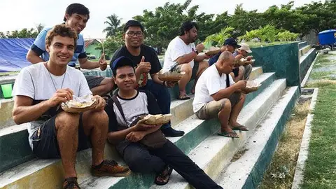 Jordi Xammar, voluntario en Indonesia Jordi Xammar, voluntario en Indonesia