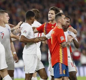 Jugadores de las selecciones de España e Inglaterra durante el partido de la Liga de las Naciones disputado esta noche en el estadio Benito Villamarín Jugadores de las selecciones de España e Inglaterra durante el partido de la Liga de las Naciones disputado esta noche en el estadio Benito Villamarín