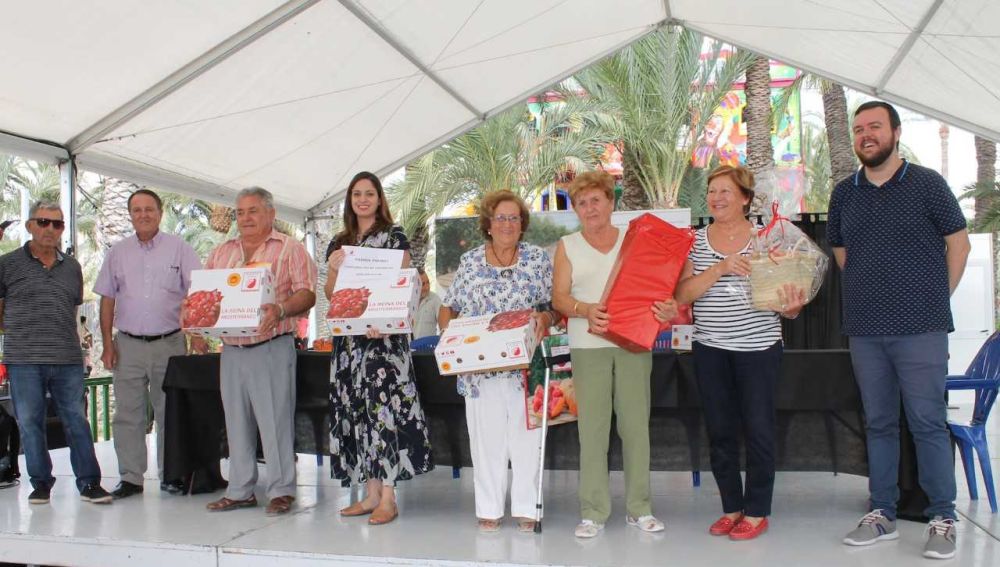 Ganadores del concurso de pelar granadas 