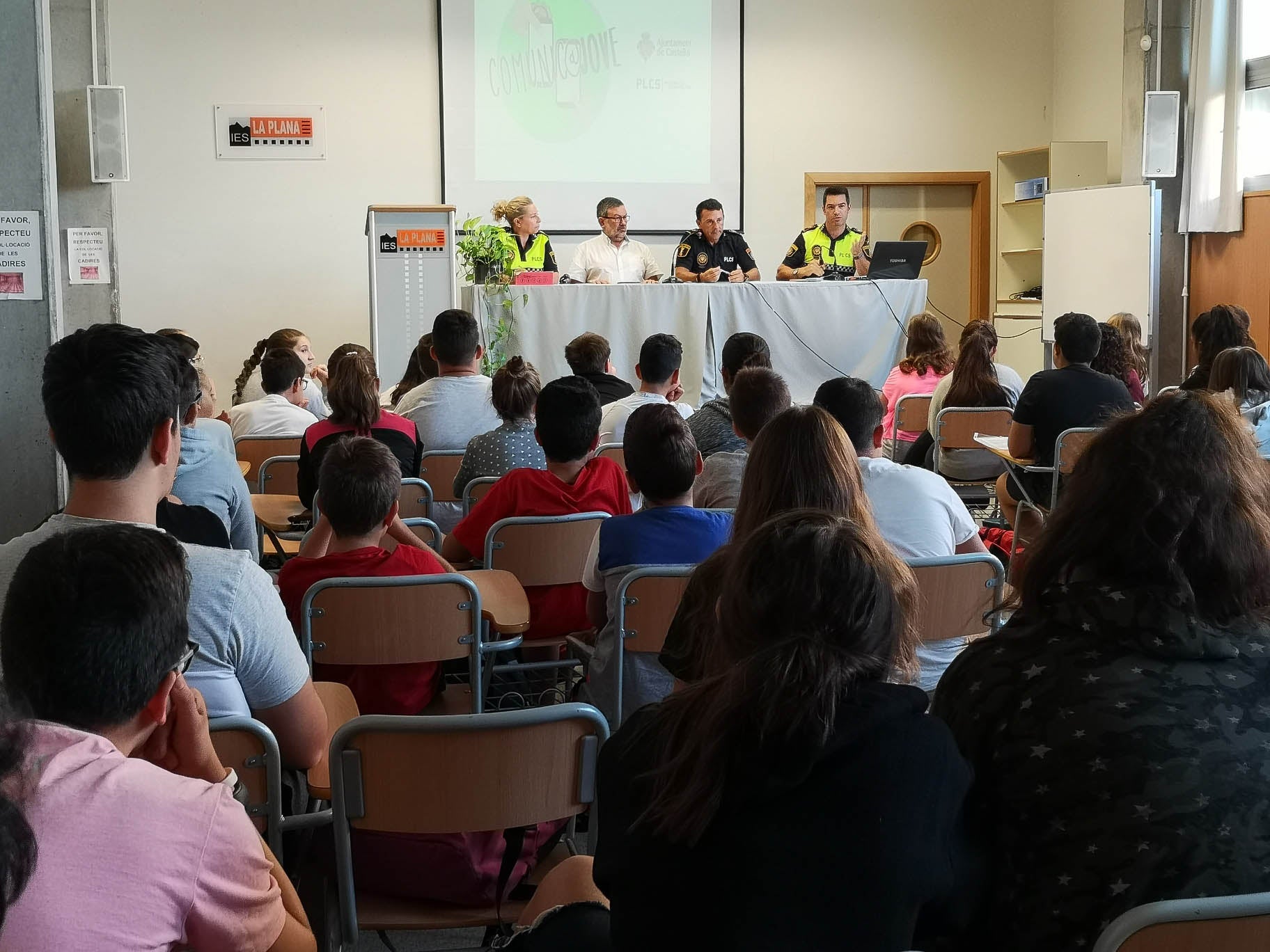 La Policía Local de Castelló impulsará un canal whatsapp con institutos para la detección temprana del acoso La Policía Local de Castelló impulsará un canal whatsapp con institutos para la detección temprana del acoso