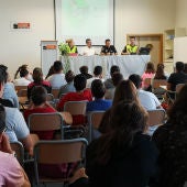 La Policía Local de Castellón presentando Comunic@Jove en el IES La Plana.