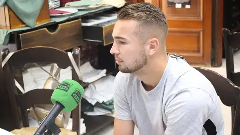 El jugador del Málaga Javi Ontiveros desde el Mesón Cantarrana en Onda Deportiva Málaga El jugador del Málaga Javi Ontiveros desde el Mesón Cantarrana en Onda Deportiva Málaga