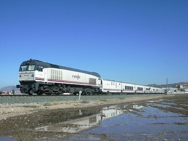 El PP denuncia que el plan de movilidad del Ministerio dejará 65 municipios valencianos sin servicio se autobús El PP denuncia que el plan de movilidad del Ministerio dejará 65 municipios valencianos sin servicio se autobús