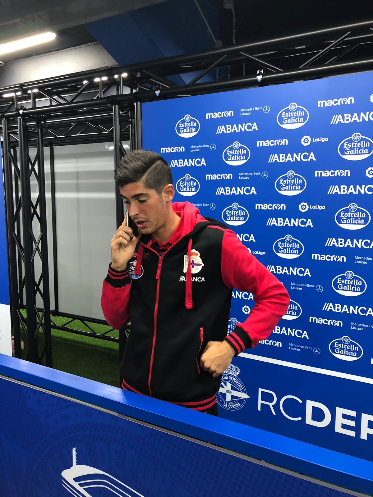 Carlos Fernández: "Llevaré esta semana el balón a Abegondo para que me lo firmen todos y guardarlo con cariño" Carlos Fernández: "Llevaré esta semana el balón a Abegondo para que me lo firmen todos y guardarlo con cariño"