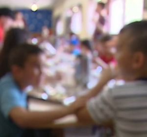 Un pueblo italiano expulsa a los inmigrantes de los comedores escolares Un pueblo italiano expulsa a los inmigrantes de los comedores escolares