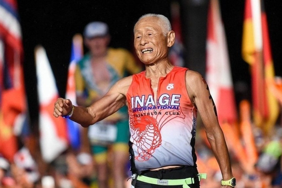 Un japonés completa el Ironman de Hawái... ¡con 86 años! Un japonés completa el Ironman de Hawái... ¡con 86 años!