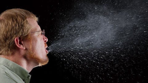 Una de las formas m&aacute;s habituales de contagio de catarros es la propagaci&oacute;n del virus por el aire