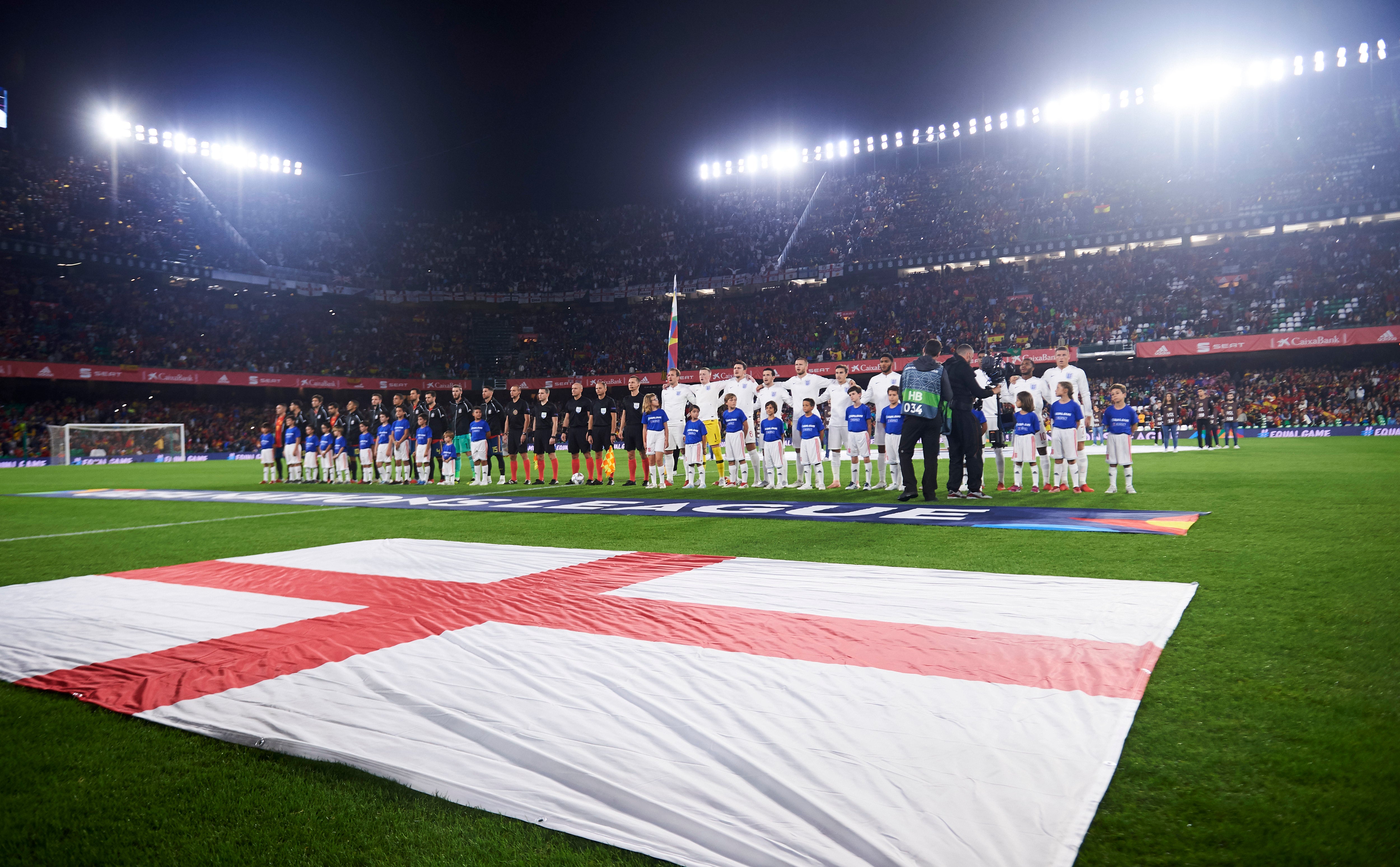 Javier Tebas se disculpa por la pitada al himno de Inglaterra en el Villamarín: "Los himnos siempre deben ser respetados" Javier Tebas se disculpa por la pitada al himno de Inglaterra en el Villamarín: "Los himnos siempre deben ser respetados"