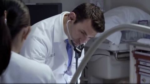 Emiratos &Aacute;rabes ofrece 14 mil euros al mes y alojamiento a los m&eacute;dicos