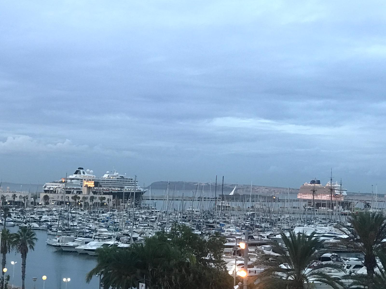 Barcala confirma una reunión con el Puerto y la Generalitat sobre los depósitos de combustible en el puerto Barcala confirma una reunión con el Puerto y la Generalitat sobre los depósitos de combustible en el puerto