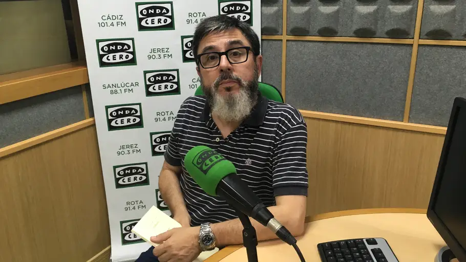 Benítez Ariza - Cádiz en la Onda Hoy en "Cádiz en la Onda" charlamos con Benítez Ariza, Ángel Guisado nos habla del instituto O'Higginiano y como cada martes contamos con los amigos del Grupo Gastronómico Gaditano.