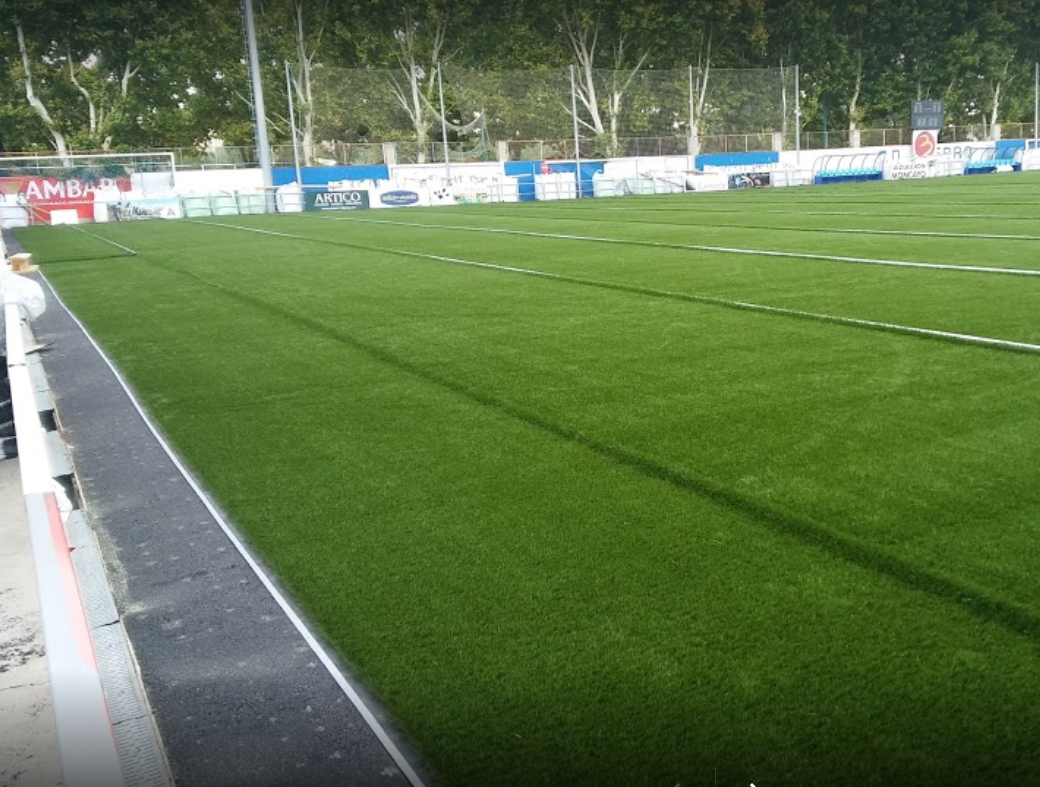 Así es el Ebro Club de Fútbol, un equipo con estadio sin gradas que puede tocar en Copa a alguno de los grandes Así es el Ebro Club de Fútbol, un equipo con estadio sin gradas que puede tocar en Copa a alguno de los grandes