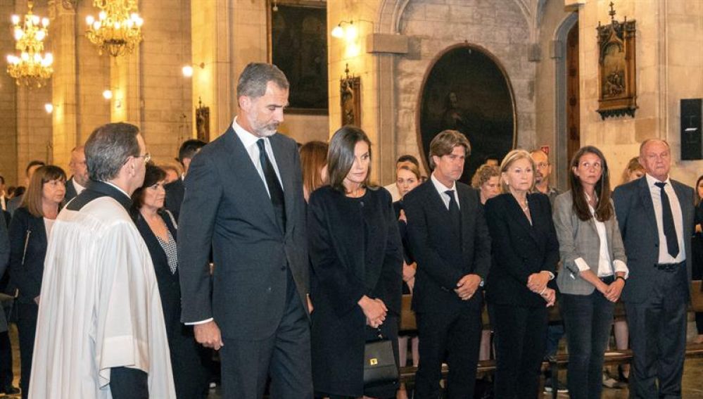 Los Reyes presiden el funeral por las víctimas de Mallorca