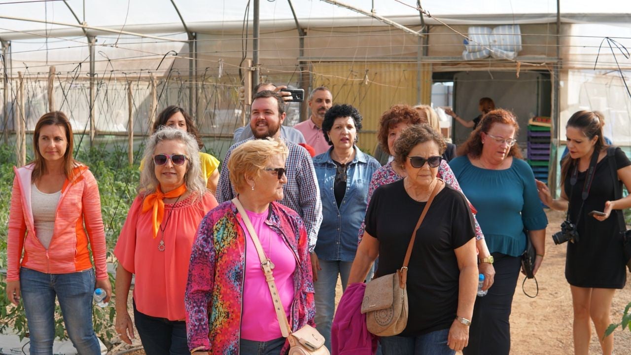 La Asociación de Mujeres y Familias del Ámbito Rural visibiliza la importancia de la mujer en el Camp d'Elx La Asociación de Mujeres y Familias del Ámbito Rural visibiliza la importancia de la mujer en el Camp d'Elx