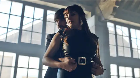 David Otero y Rozalén en el videoclip 'El Baile' David Otero y Rozalén en el videoclip 'El Baile'