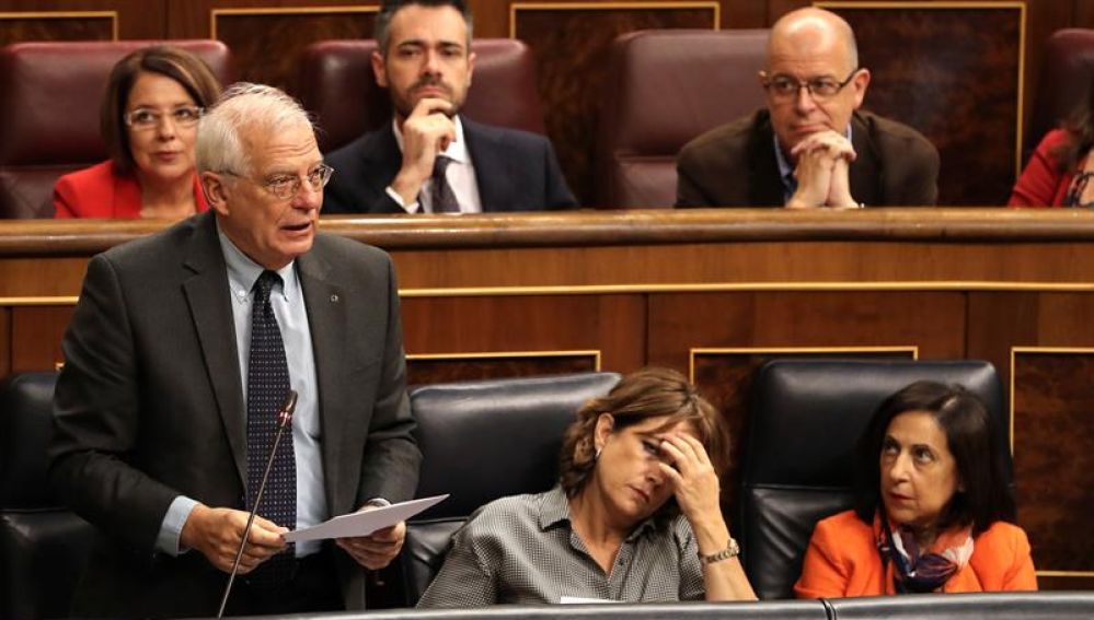 Josep Borrell junto a las ministras Dolores Delgado y Margarita Robles Josep Borrell junto a las ministras Dolores Delgado y Margarita Robles