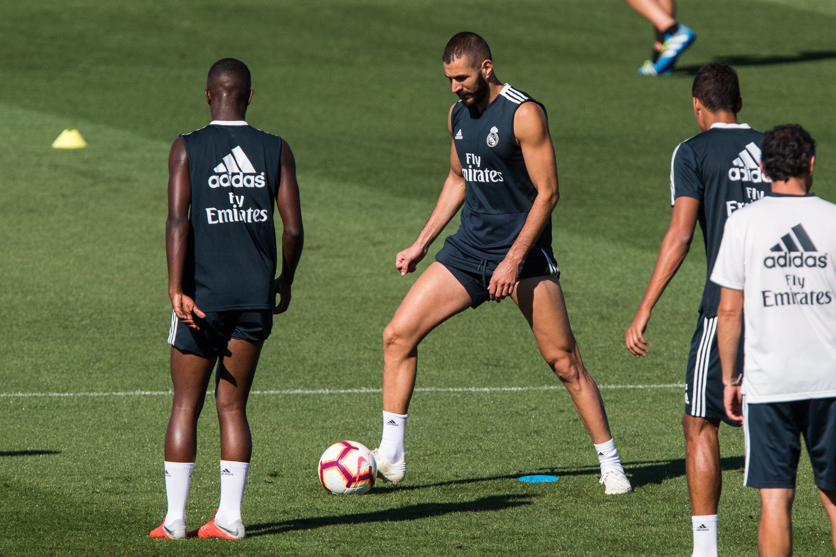 Benzema entrena apunta al Levante tras entrenar con el grupo mientras que Bale trabaja en el gimnasio Benzema entrena apunta al Levante tras entrenar con el grupo mientras que Bale trabaja en el gimnasio
