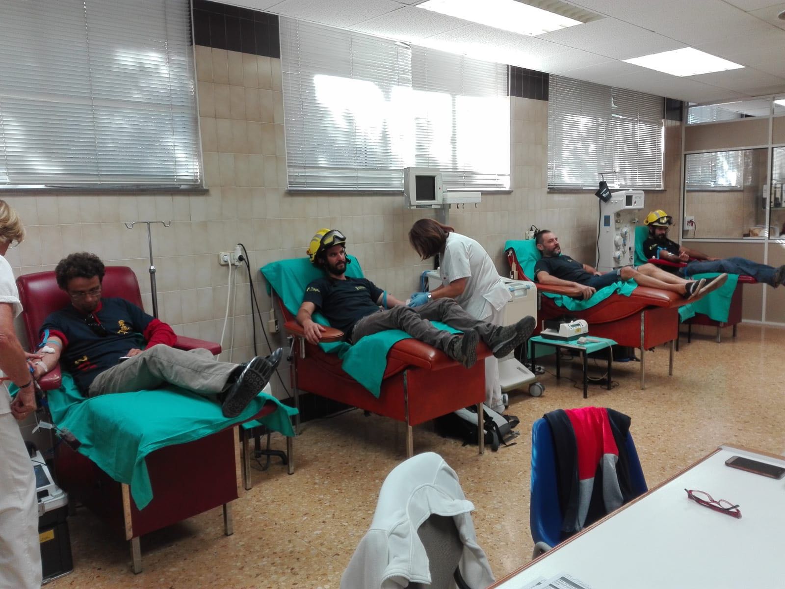 Los bomberos forestales de Castellón donan sangre a modo de protesta Los bomberos forestales de Castellón donan sangre a modo de protesta