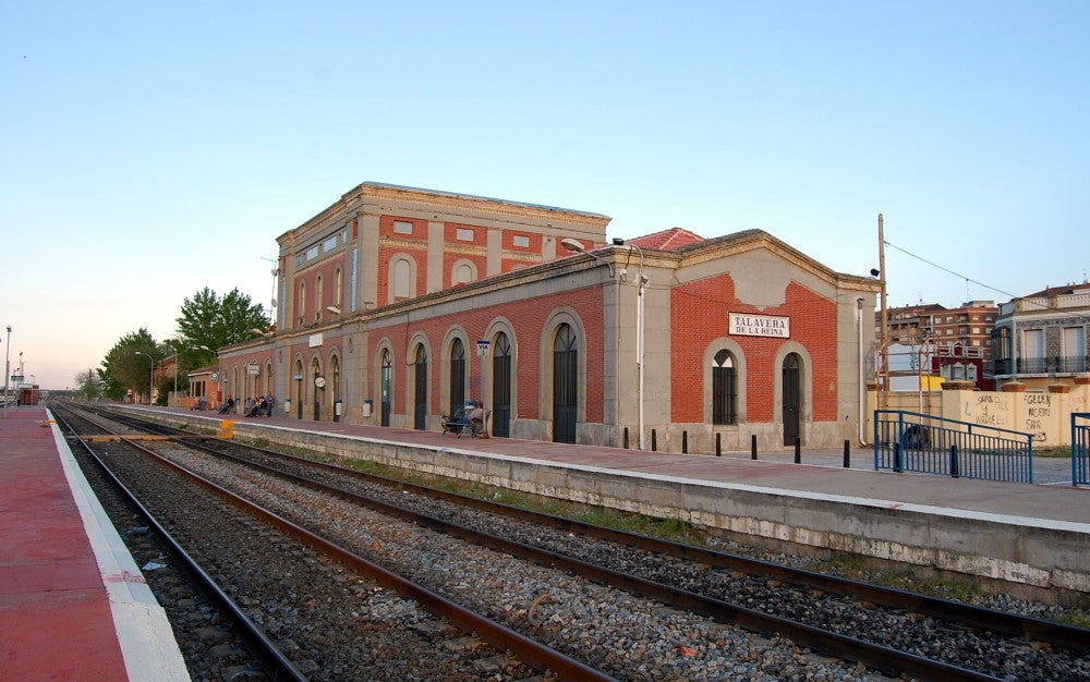 El Alvia Madrid-Badajoz permaneció parado este domingo 4 horas por una incidencia técnica en Talavera de la Reina El Alvia Madrid-Badajoz permaneció parado este domingo 4 horas por una incidencia técnica en Talavera de la Reina